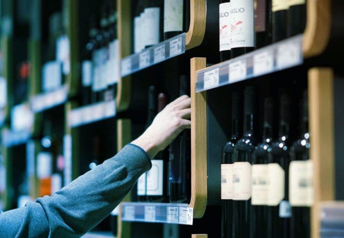 El 43% del precio que abonan los consumidores por el vino, son impuestos