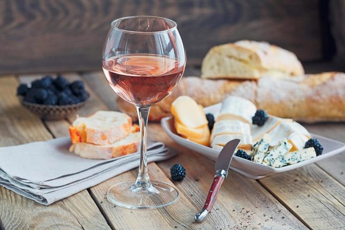 Queso y vino, la guía definitiva del maridaje