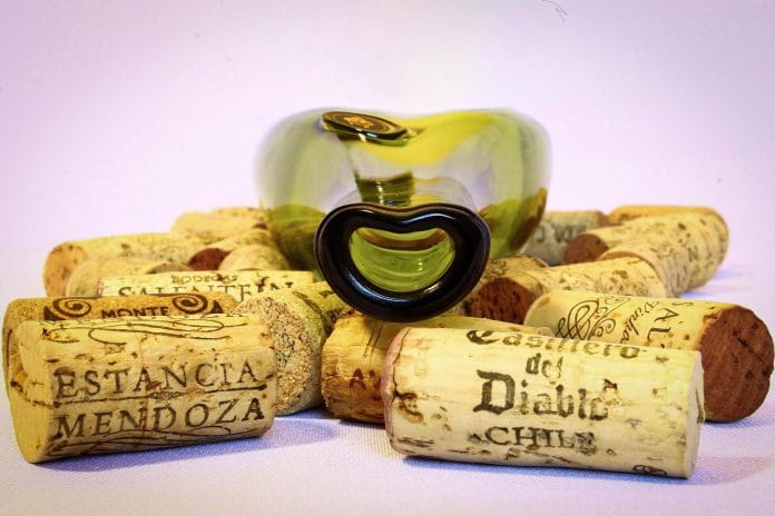 Aprenda como aplastar botellas de vino