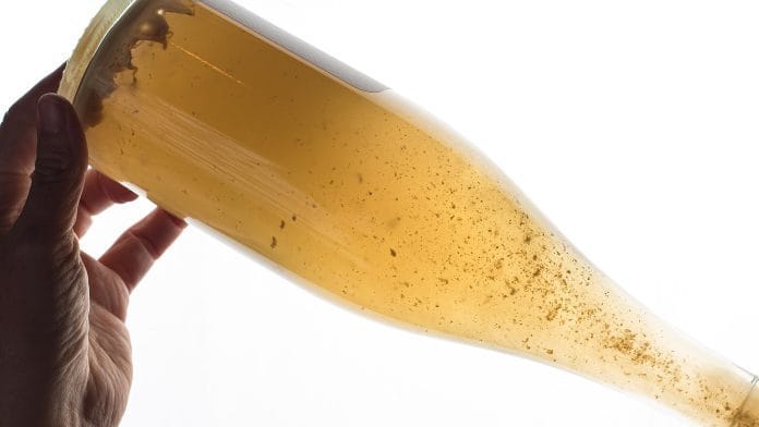 ¿Qué ocurre realmente cuando el vino envejece en levadura?