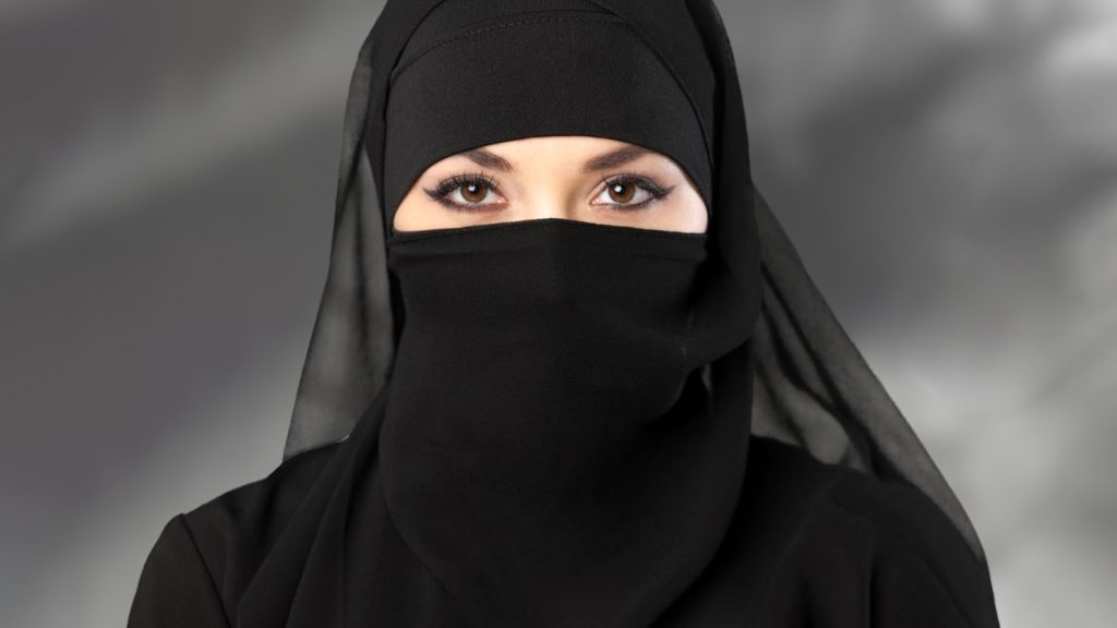 Hiyab, Mujer cubre cuerpo con velo, Islam