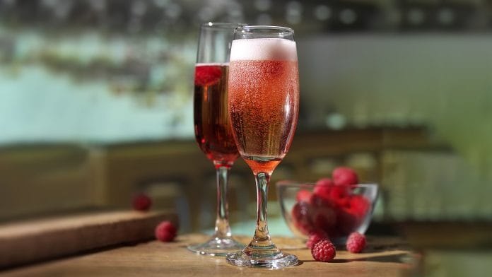 Elixir de la elegancia: Aprende a preparar el sofisticado Cocktail Kir Royale