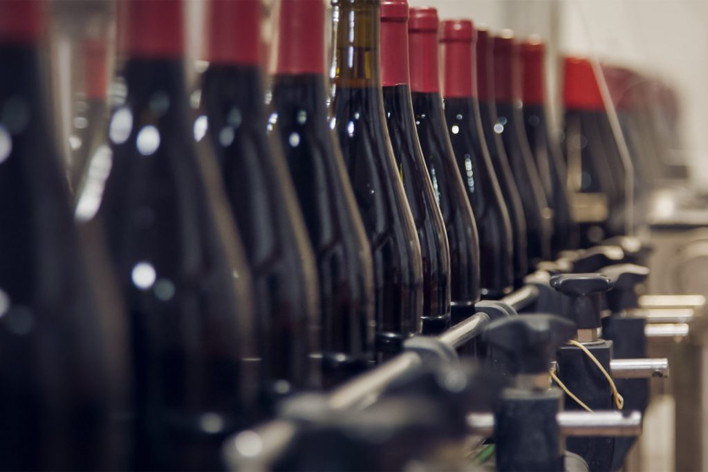 Francia, producción y embotellamiento de vino tinto