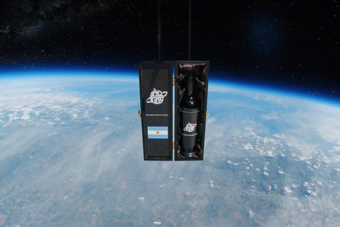 Un vino Malbec estuvo en el espacio y ahora se subasta como pieza única