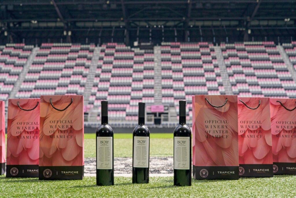 Botella de vino Iscay de Bodega Trapiche, sponsor oficial del Inter Miami