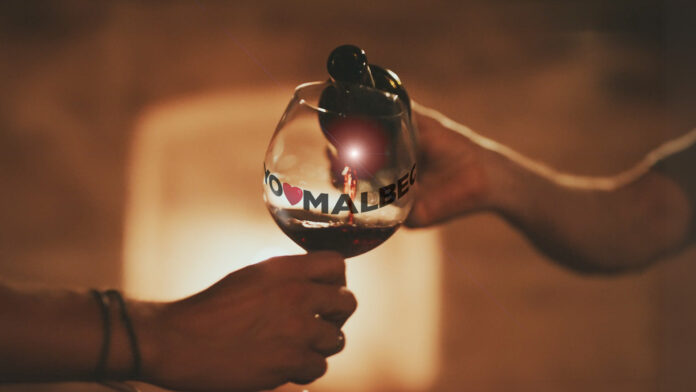 Día Mundial del Malbec: Por qué el 54% de los argentinos elige esta cepa y la historia que empezó con un “visionario” francés Brindis por el Día Mundial del Malbec 2026